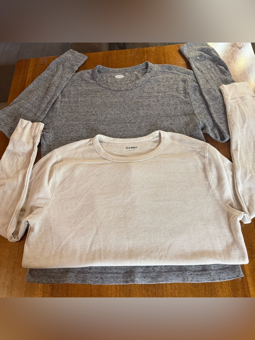 Old Navy Mens Soft-Washed Thermal Long Sleeve Shirt Bundle (2) Gray & Cream